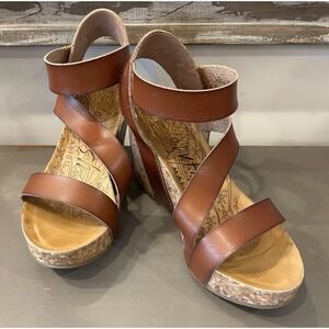 Blowfish Malibu Women's Hapuku‎ Strappy Wedge Sandals Size 7.5 Brown